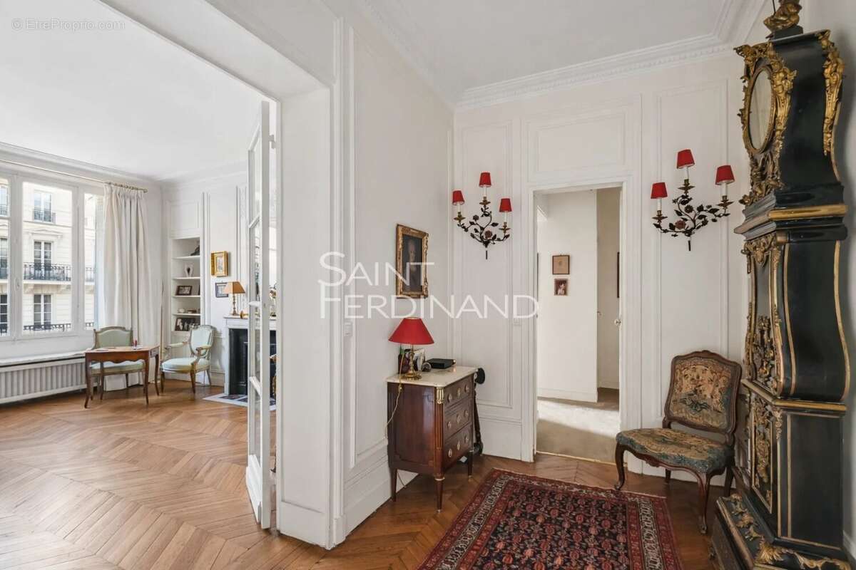 Appartement à NEUILLY-SUR-SEINE