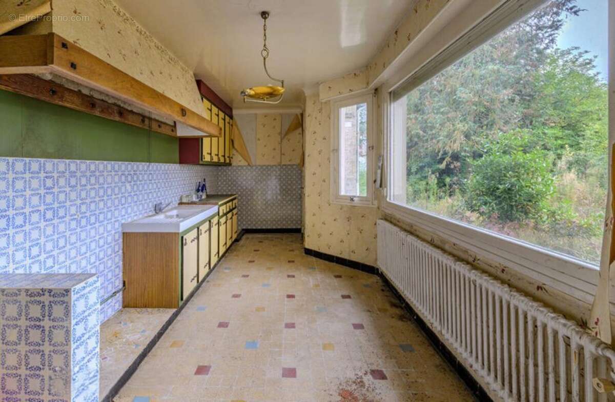 Maison bourgeoise - 165m² avec jardin clos et deux garages - photo 8