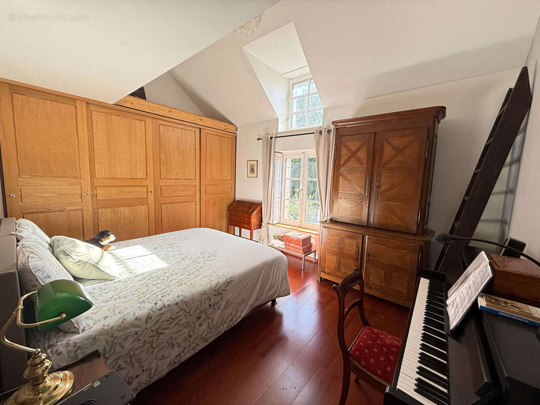 Maison à LANGROLAY-SUR-RANCE