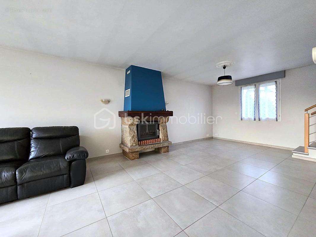 Maison à BOURG-DES-COMPTES