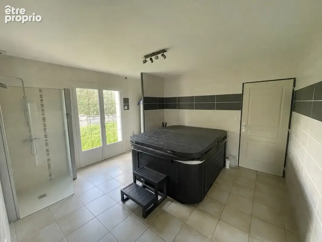 Maison à vendre 11 pièces SAINT MICHEL EN L'HERM (85) - photo 8