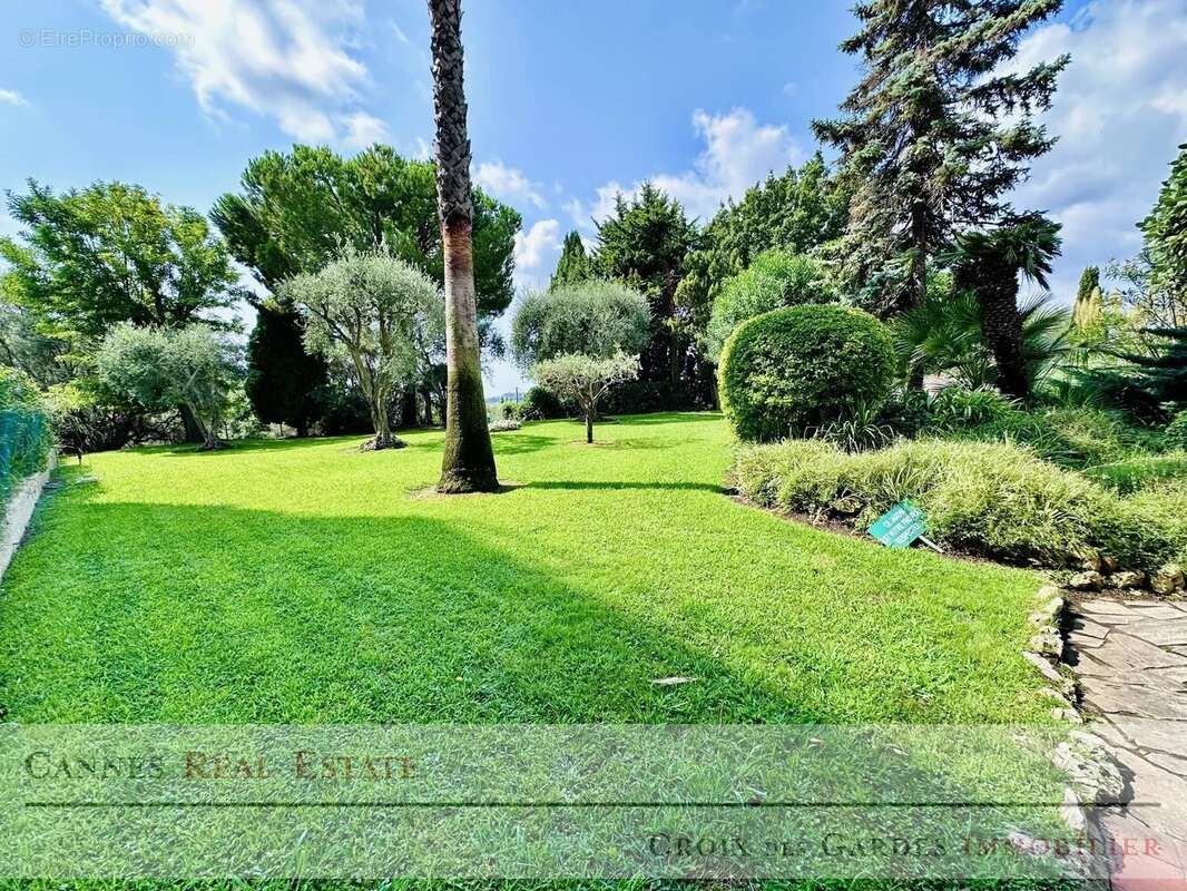 À vendre – Le Cannet, résidence de standing avec parc, piscine et tennis - photo 3