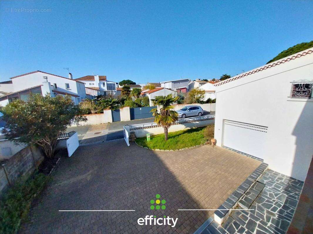 Maison 175 m² à Saint-Georges-De-Didonne  - photo 4