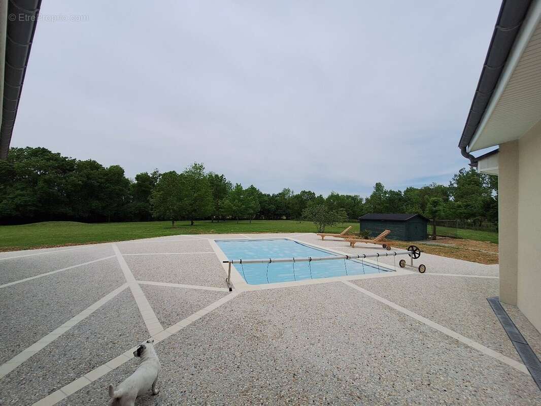Maison 250 m² à Sainte-Severe  - photo 21