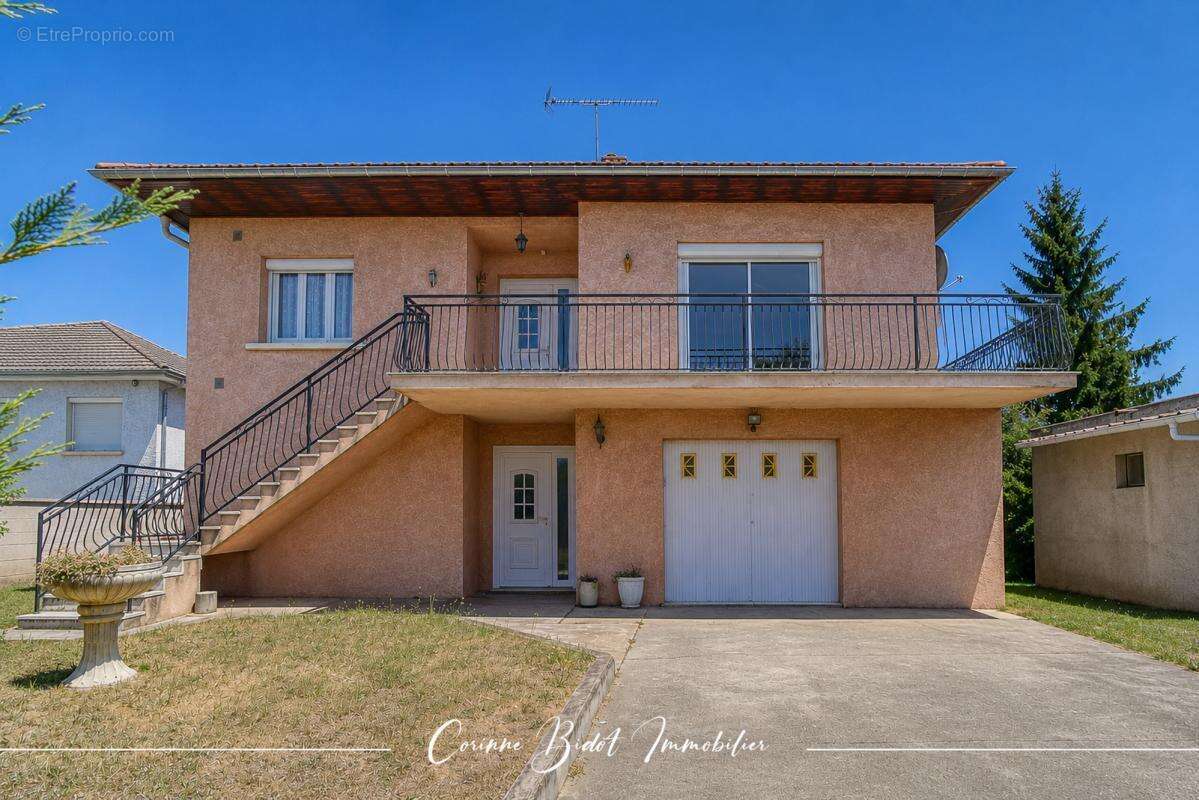 Maison 191 m² à Saint-Pierre-De-Chandieu  - photo 2
