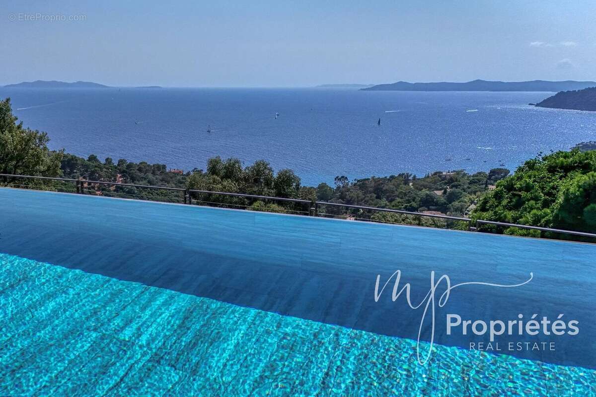 Rayol-Canadel-sur-Mer – Villa contemporaine d’exception vendue entièrement meublée –  six suites raffinées. Vue panoramique sur  - photo 2