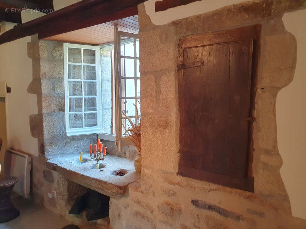 Propriété d'exception en xaintrie, 2,2 ha bois et prés attenants, dépendance ,trés bon état . - photo 6