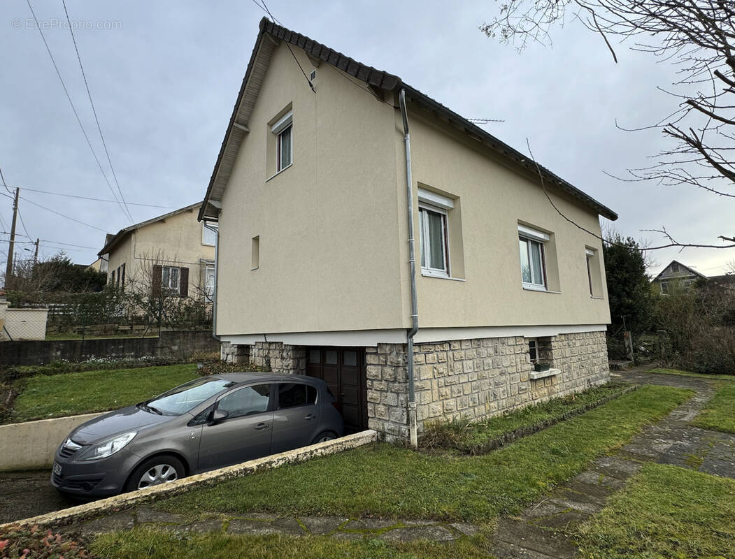 Maison à LE THILLAY