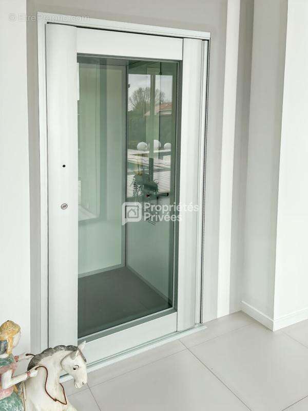 PESSAC Proche Golf : Maison d'Architecte 390 m2 ASCENSEUR -GARAGE- PISCINE - photo 6