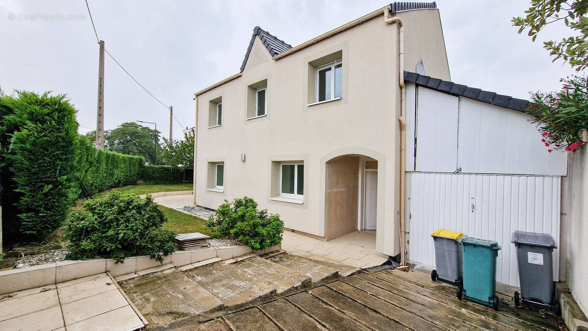 Maison à SARTROUVILLE