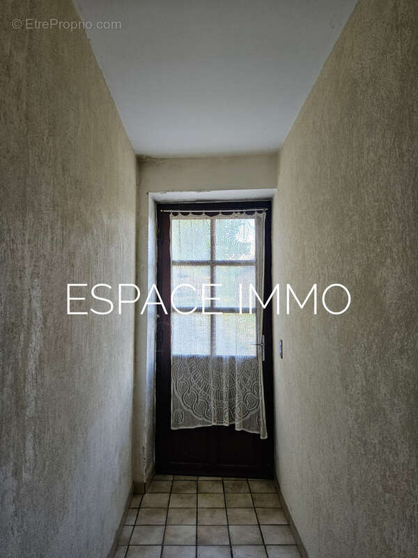 Maison à LIVINHAC-LE-HAUT