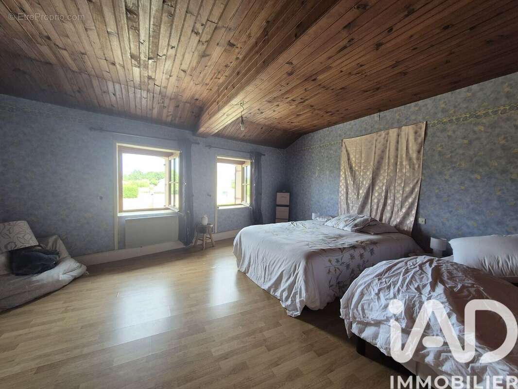 Maison 96 m² à Argenton-Chateau  - photo 9