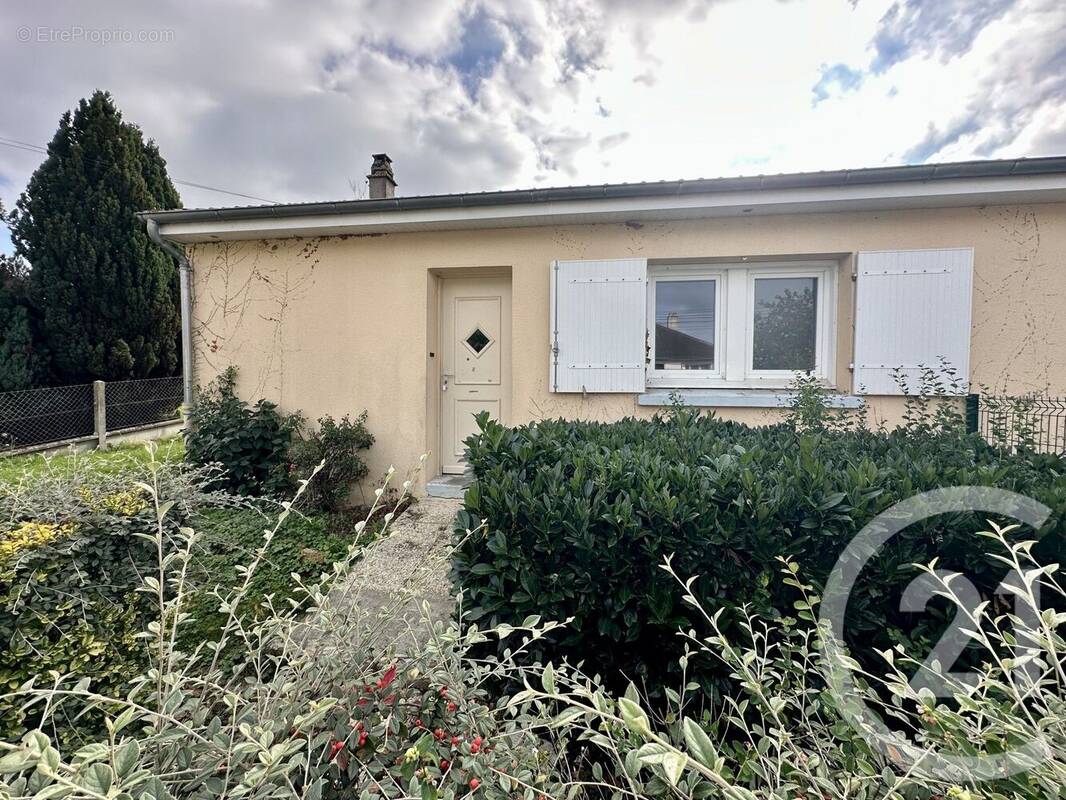 Maison à THIRON-GARDAIS