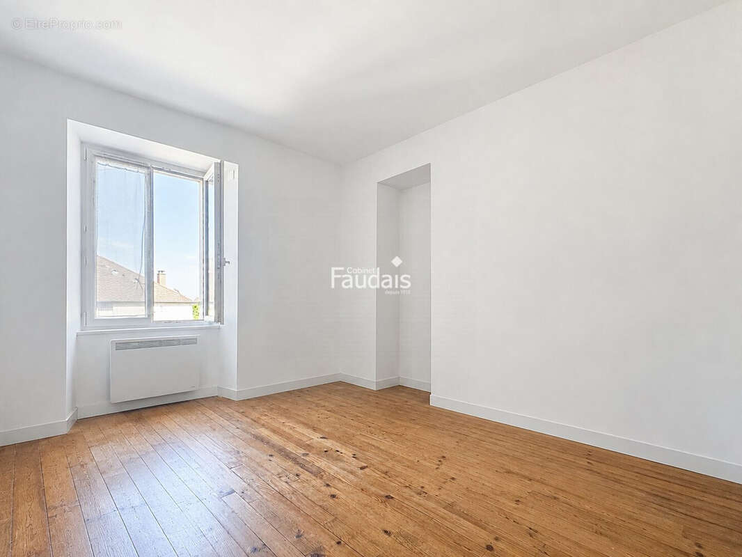 Maison 93 m² à Saint-Lo  - photo 8