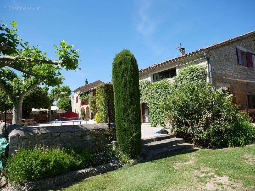 Maison à SAINT-JEAN-DE-MARUEJOLS-ET-AVEJAN