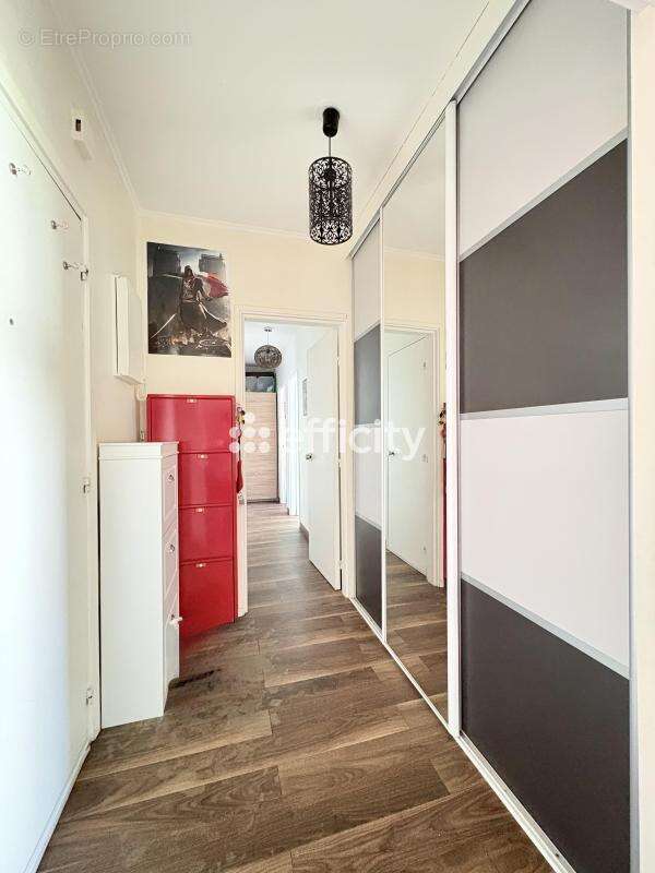Appartement à COURBEVOIE