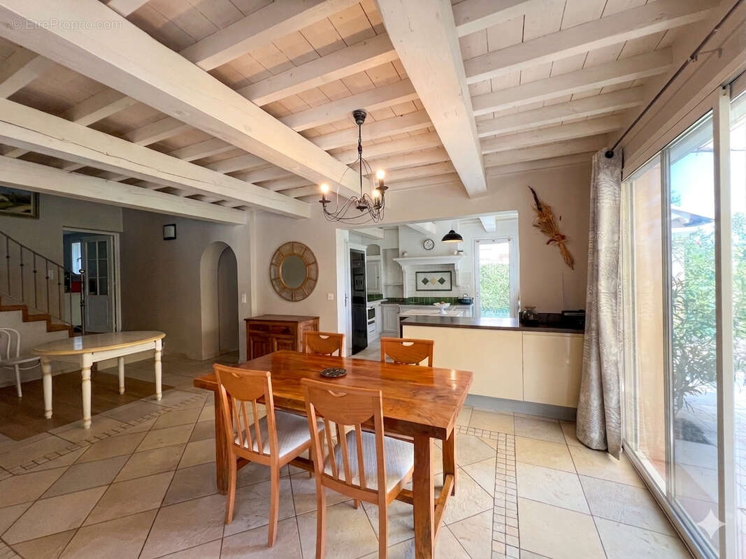 Maison à LARAGNE-MONTEGLIN
