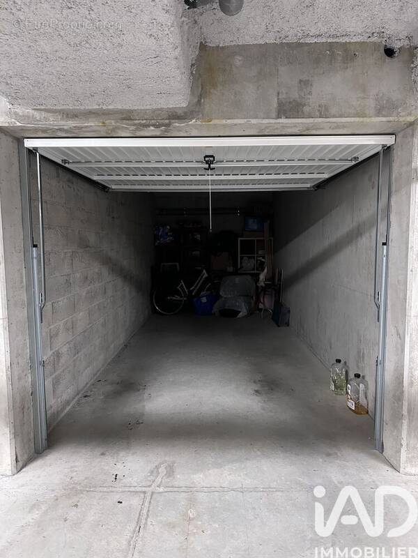 Photo 1 - Parking à EPAGNY