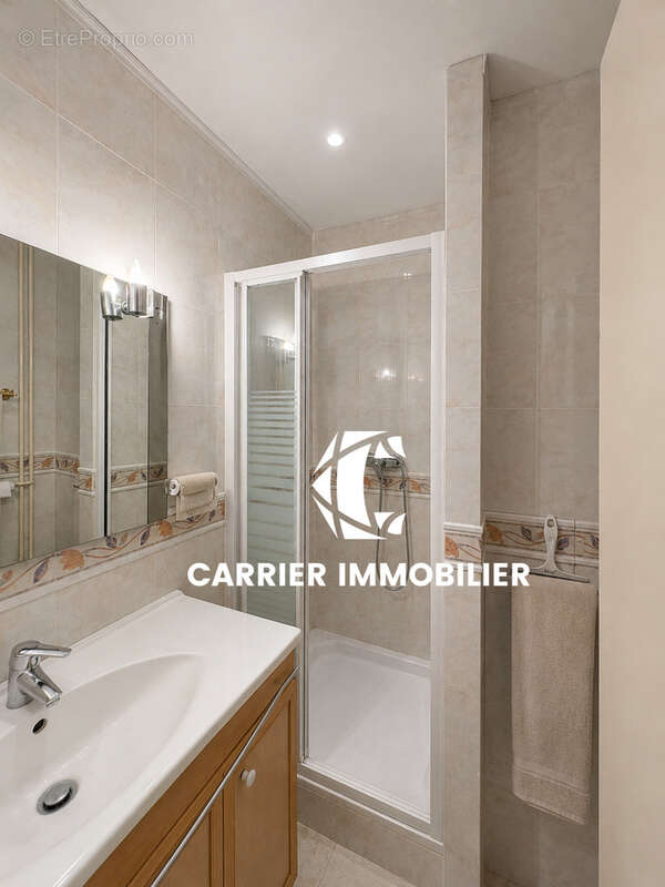 Tassin-la-Demi-Lune   Spacieux T4 traversant  de 107 m2 avec vue dégagée, garage double et piscine - photo 6