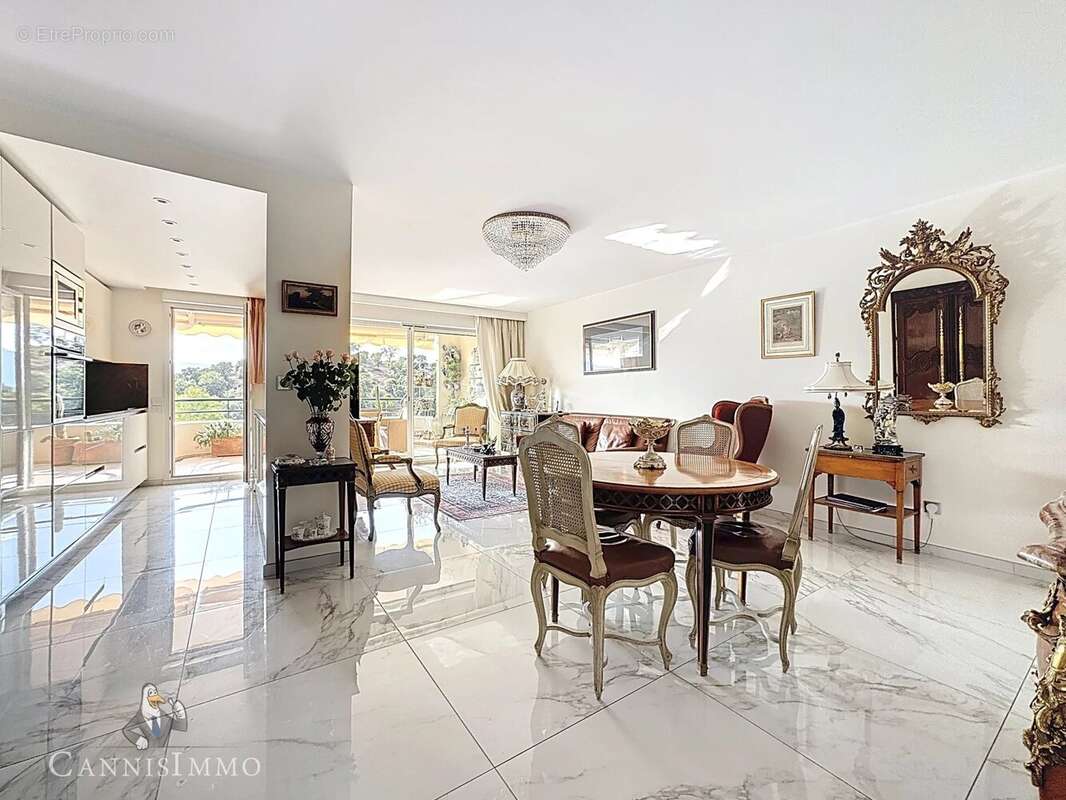 Appartement à MANDELIEU-LA-NAPOULE