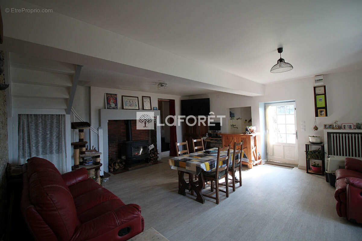 Maison à CHATEAU-L'EVEQUE