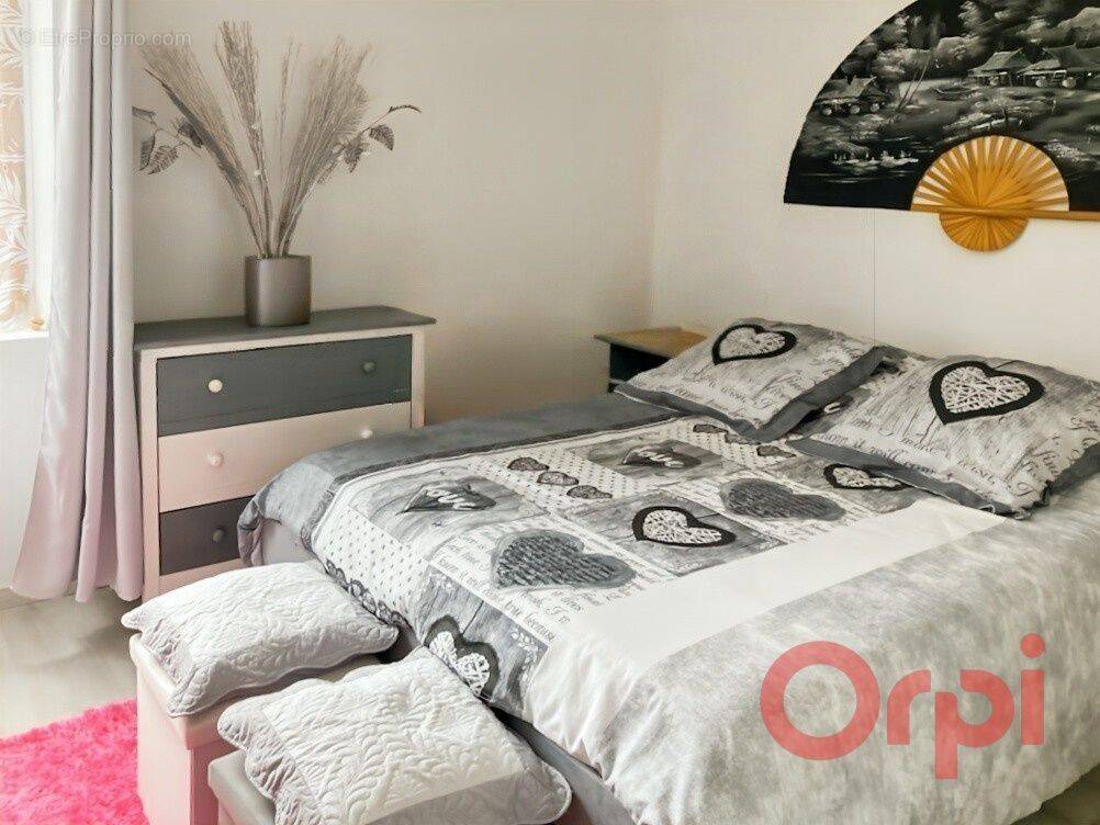 Appartement à AINAY-LE-CHATEAU