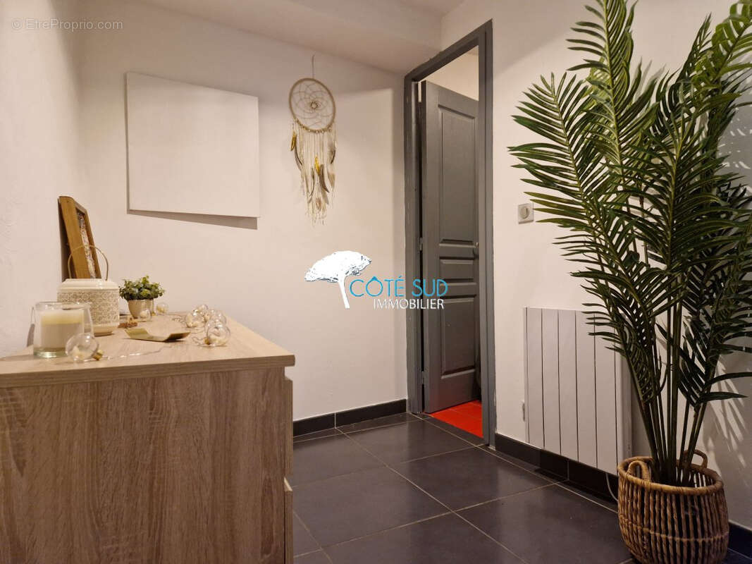 Maison 4 pièces, 3 chambres, entièrement rénovée, en plein coeur de village... - photo 4