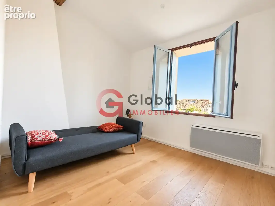 Maison bourgeoise de 182 m2 avec cour et place de parking - photo 10