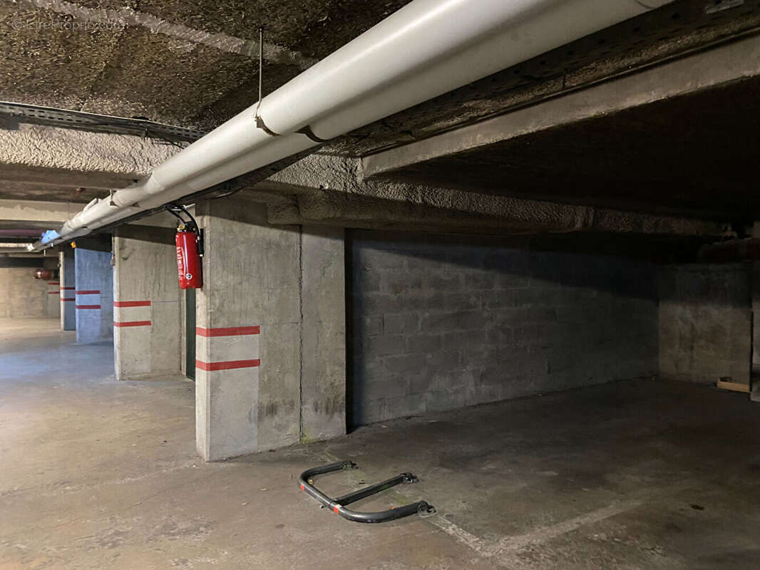 Parking à PARIS-20E