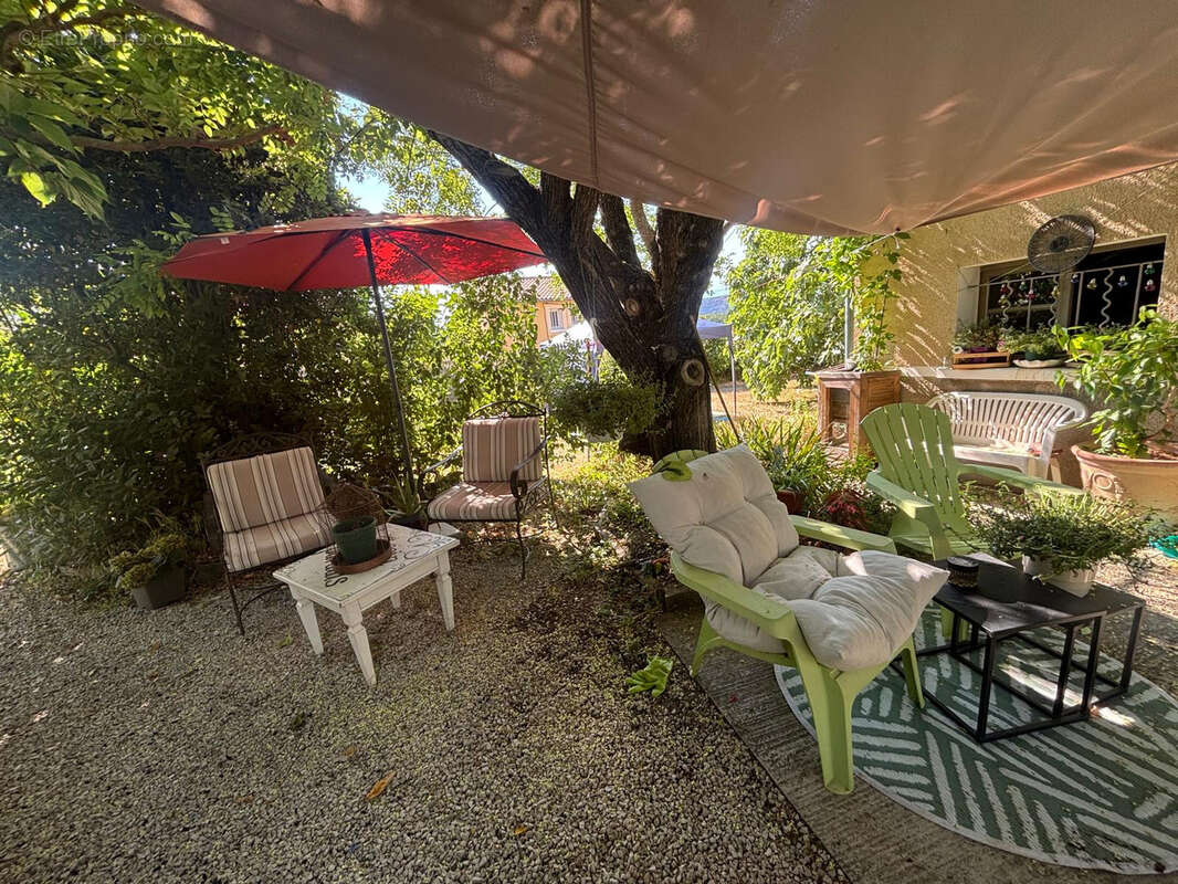 Maison avec fort potentiel sur 2 133 m2 de terrain constructible et divisible - photo 8