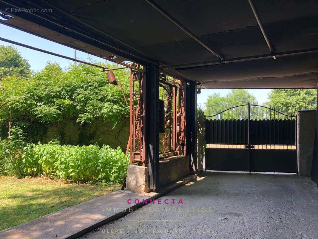 Maison à AZAY-SUR-CHER