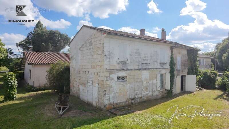 Maison à MOULIETS-ET-VILLEMARTIN