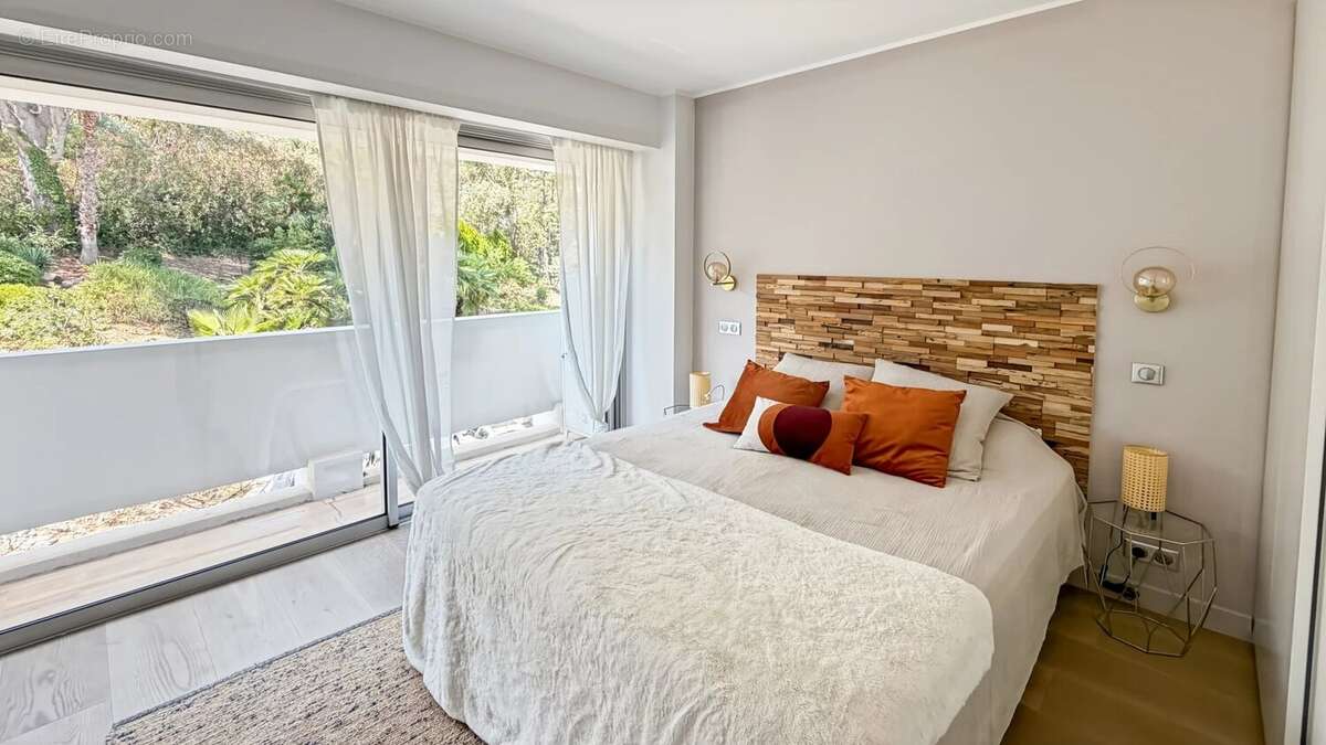 Golfe-Juan – Appartement d’exception avec vue mer panoramique dans résidence de prestige avec piscine et tennis - photo 7