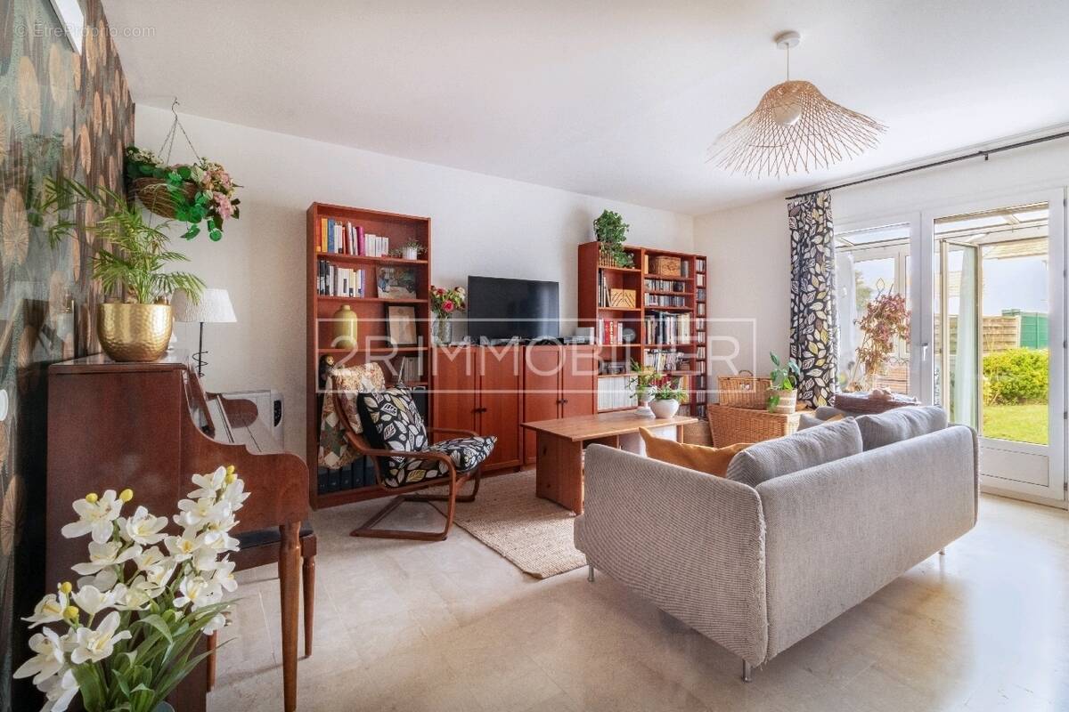 Maison à SAINT-THIBAULT-DES-VIGNES