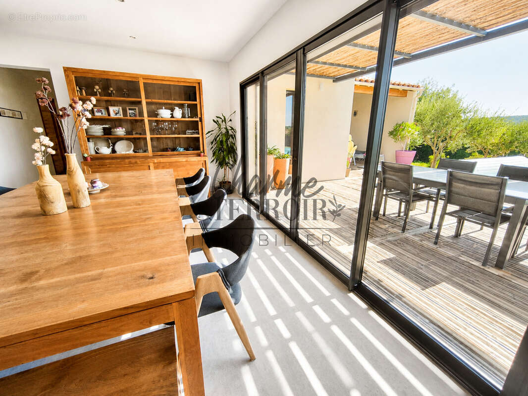 Superbe Villa contemporaine de plain-pied avec piscine et vue dégagée - photo 9