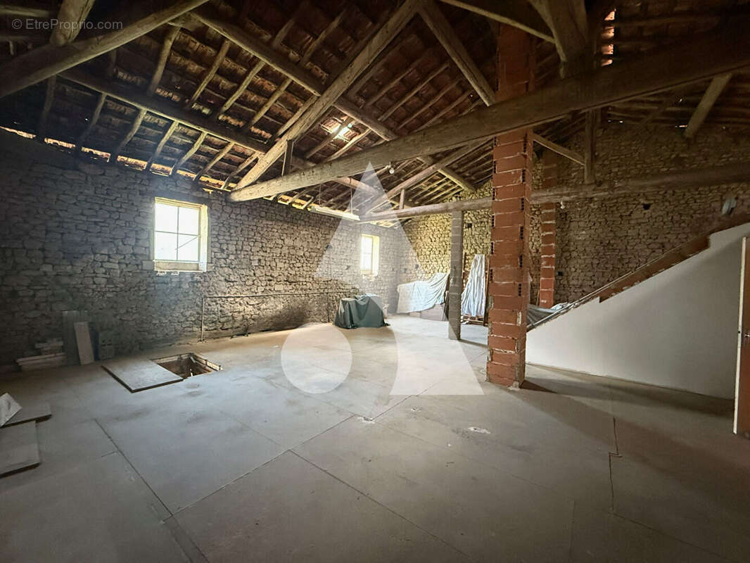 Maison à LES HAUTS-DE-CHEE