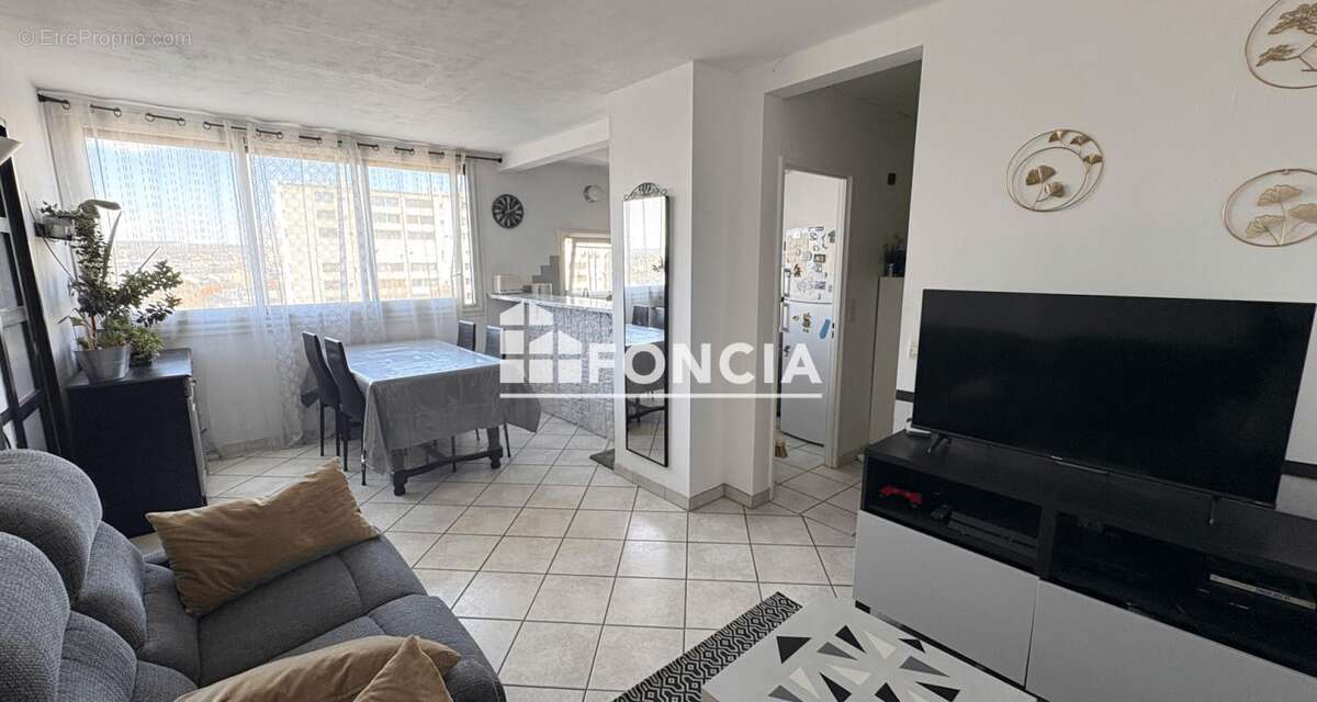 Appartement à FRESNES