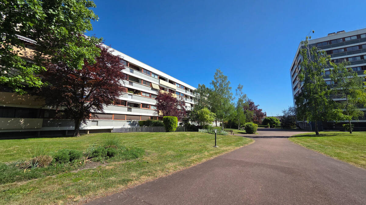 Appartement à HOUILLES