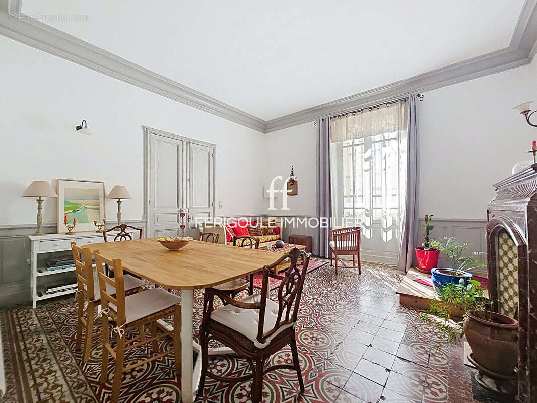 Avignon intra muros. Élégante demeure bourgeoise de caractère de 232 m² avec terrasse intimiste - photo 2