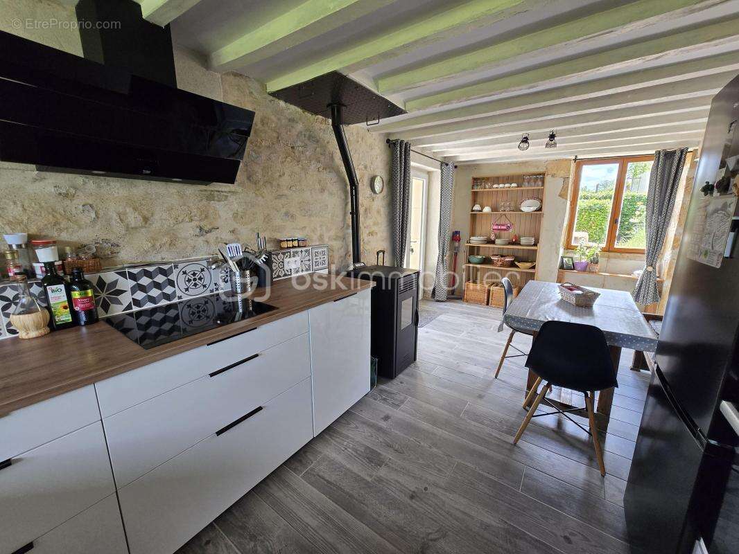Maison à CRUX-LA-VILLE
