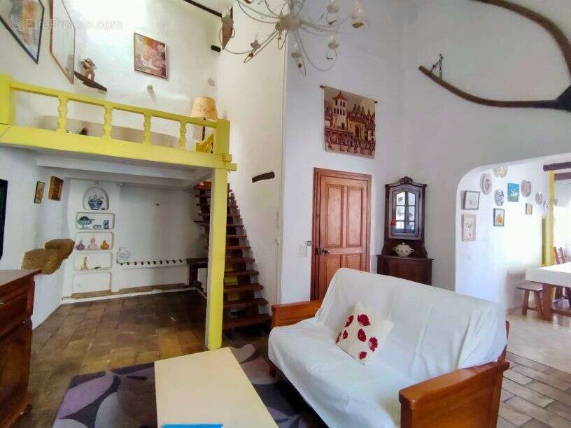 Tourbes ( 34120 ) maison de village - 6 pieces - 3 chambres - pieces de vie aux grands volumes - rez de chaussée +2 - potentiel  - photo 3
