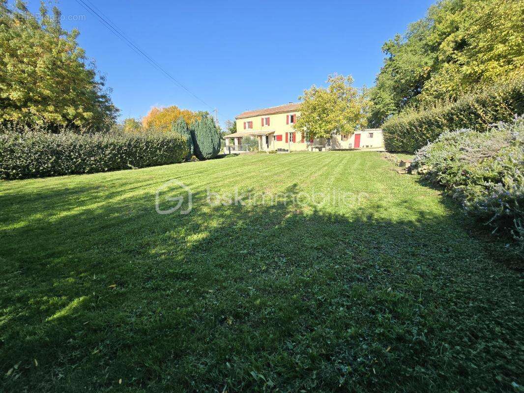 Maison à SAINT-JULIEN-DE-PEYROLAS