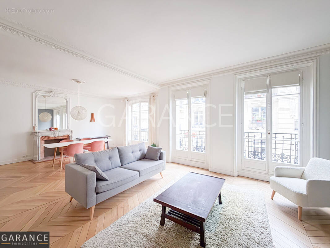 Appartement à PARIS-14E