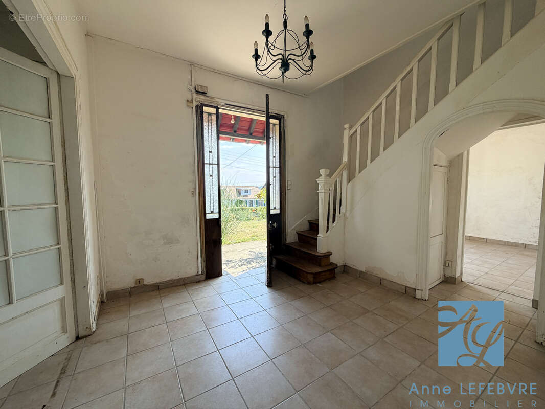 Centre à pied de cette maison de 5 pièces avec garage et jardin - photo 3