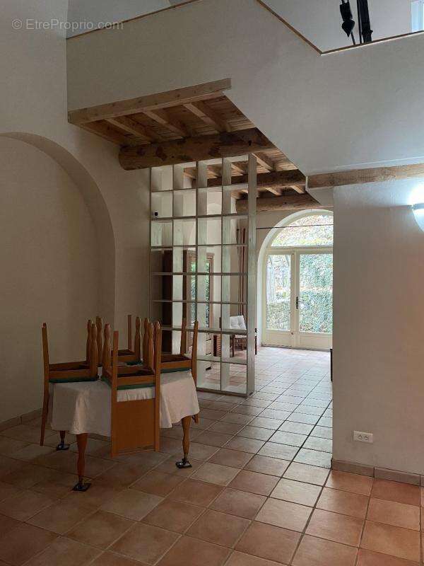 Maison à MEYRANNES