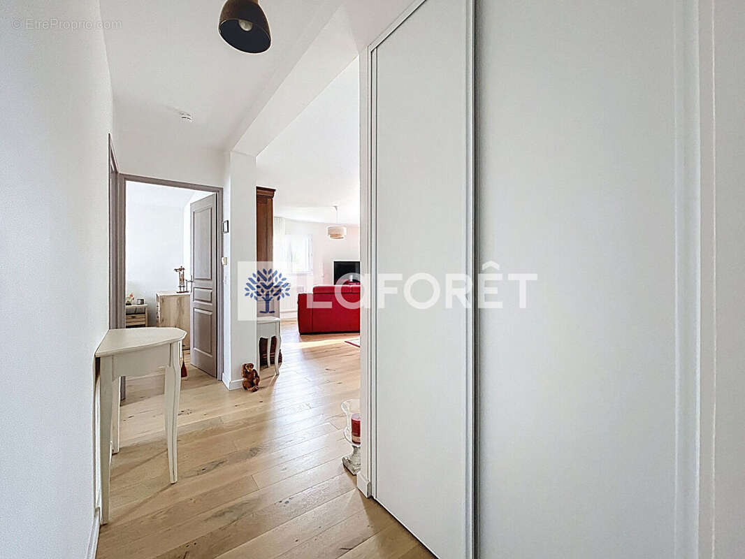 Appartement à ISNEAUVILLE