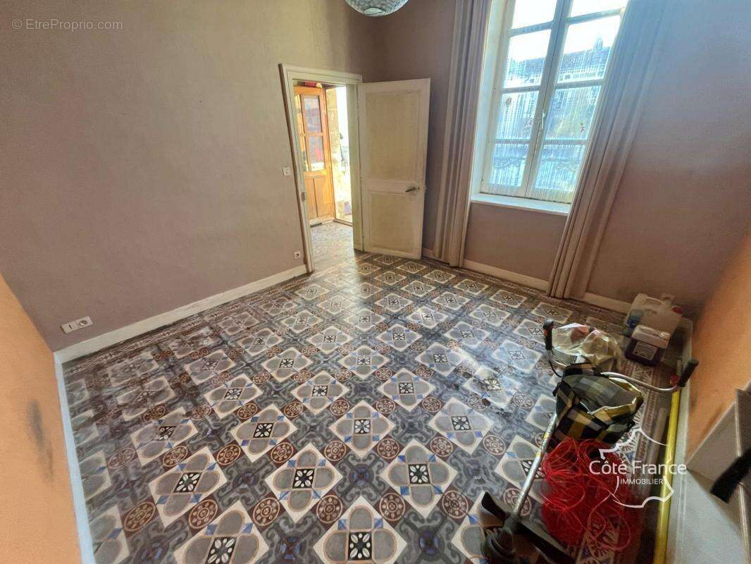 Maison bourgeoise avec vue dégagée   Calme, terrain et dépen - photo 12