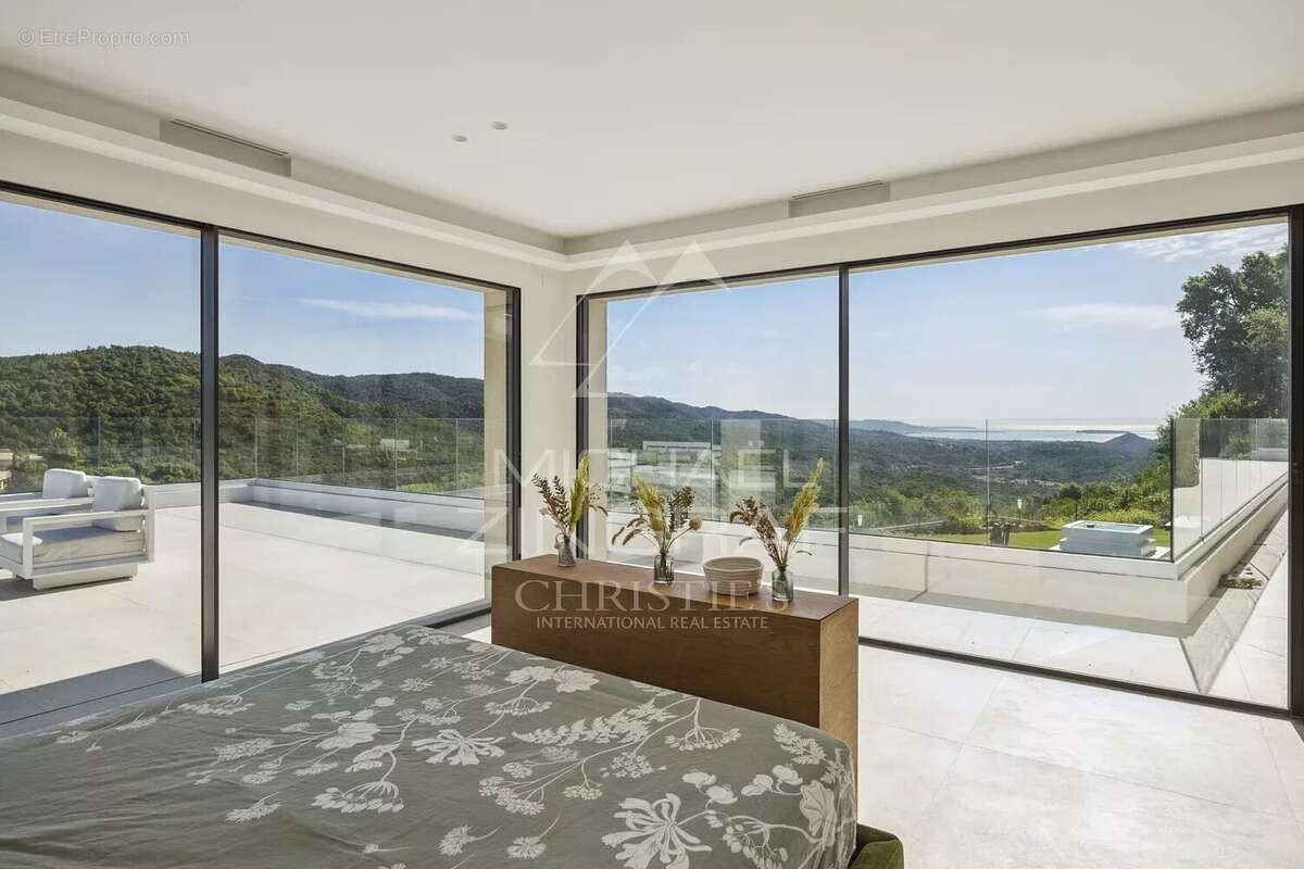 Maison à MANDELIEU-LA-NAPOULE