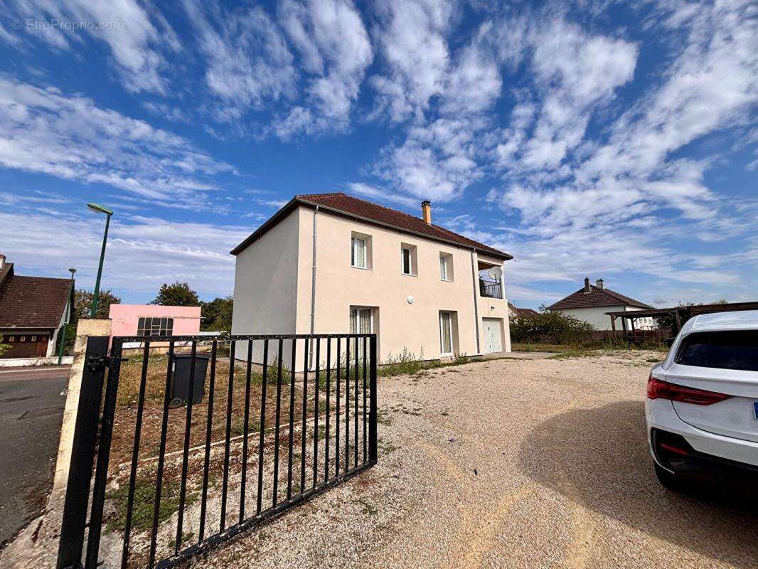 COUP DE COEUR À CHALLUY  Maison familiale de 130 m² avec terrain de 1 045 m² - photo 13