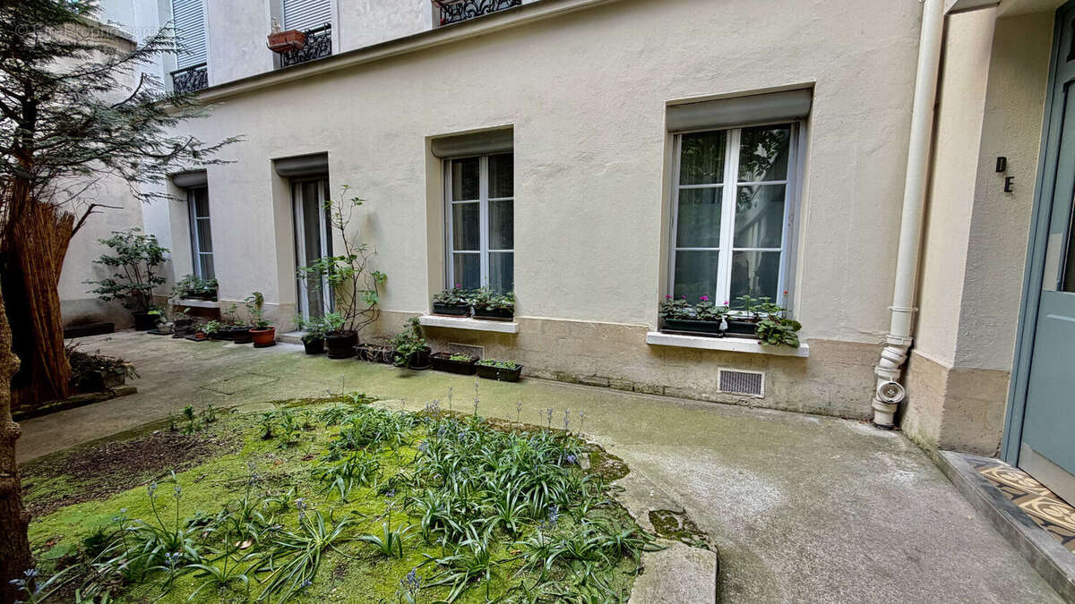 Appartement à PARIS-10E